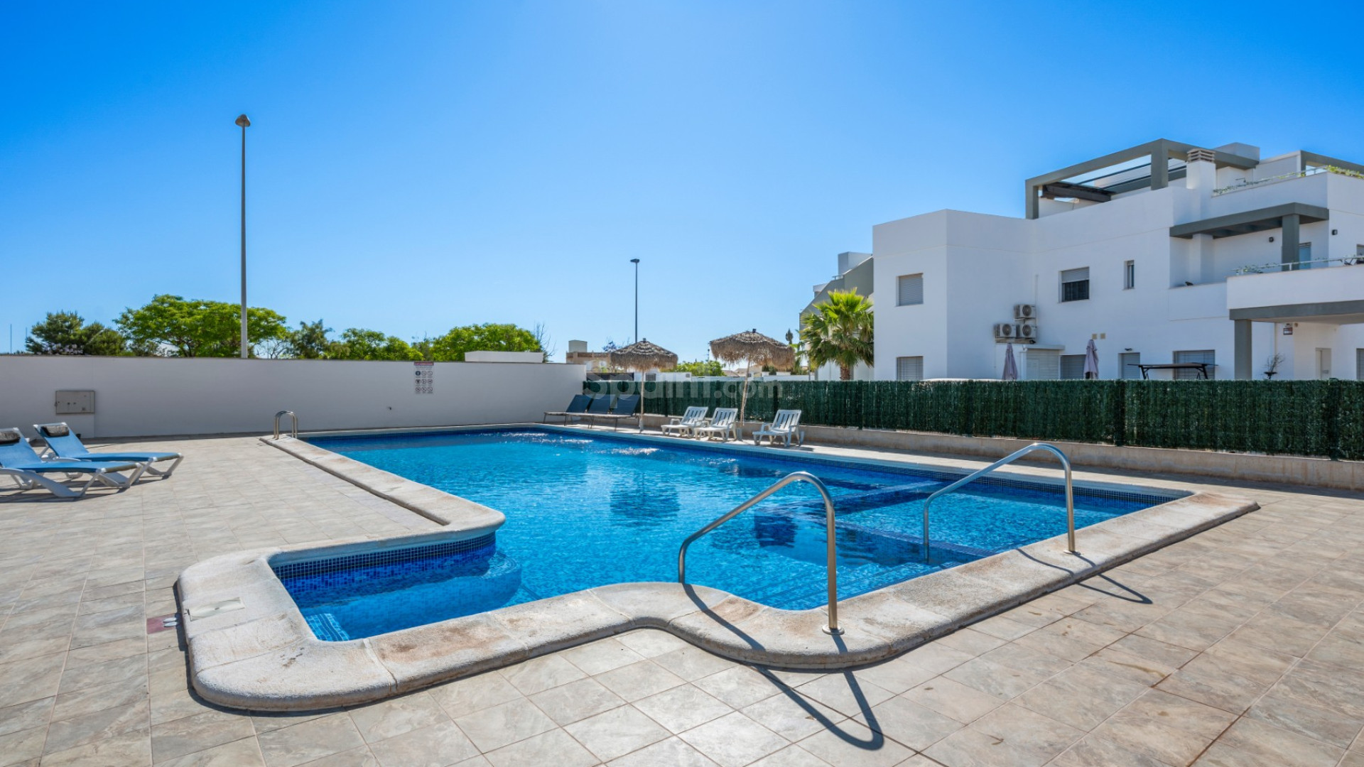 Resale - Townhouse -
La Florida