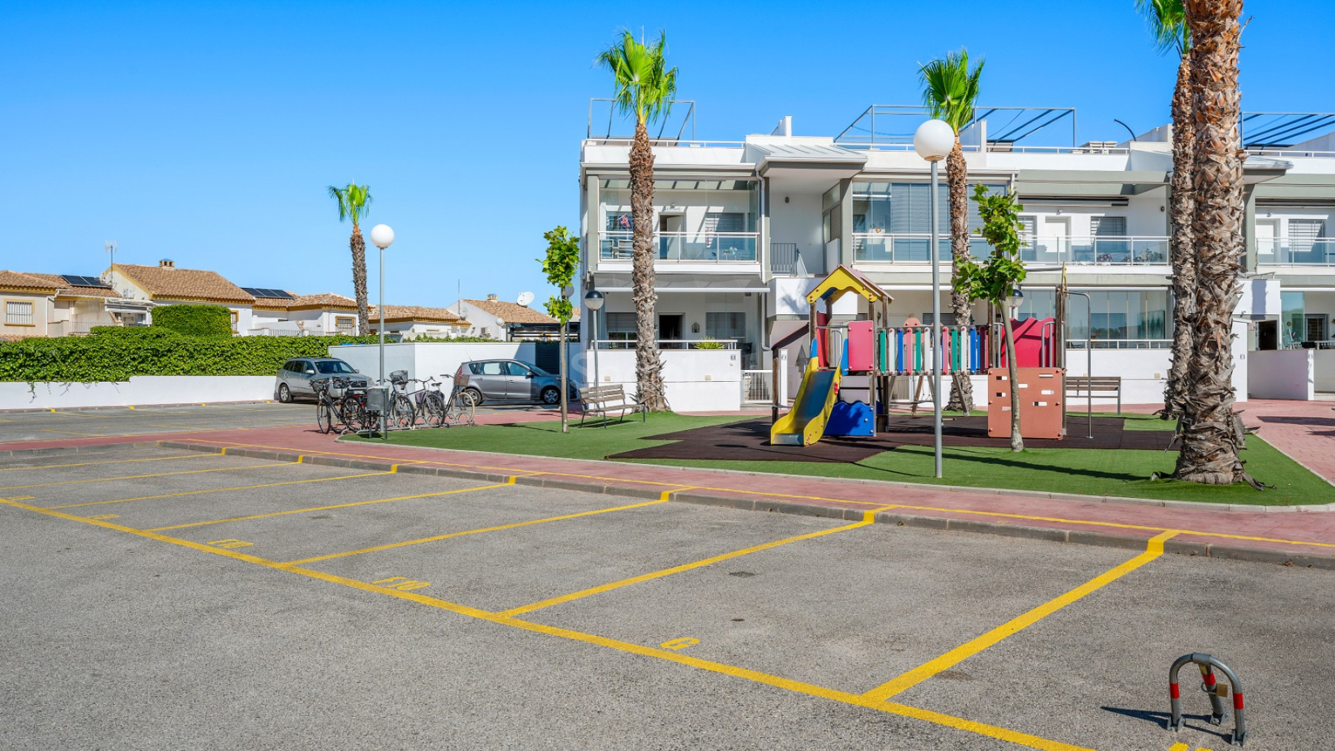 Resale - Townhouse -
La Florida