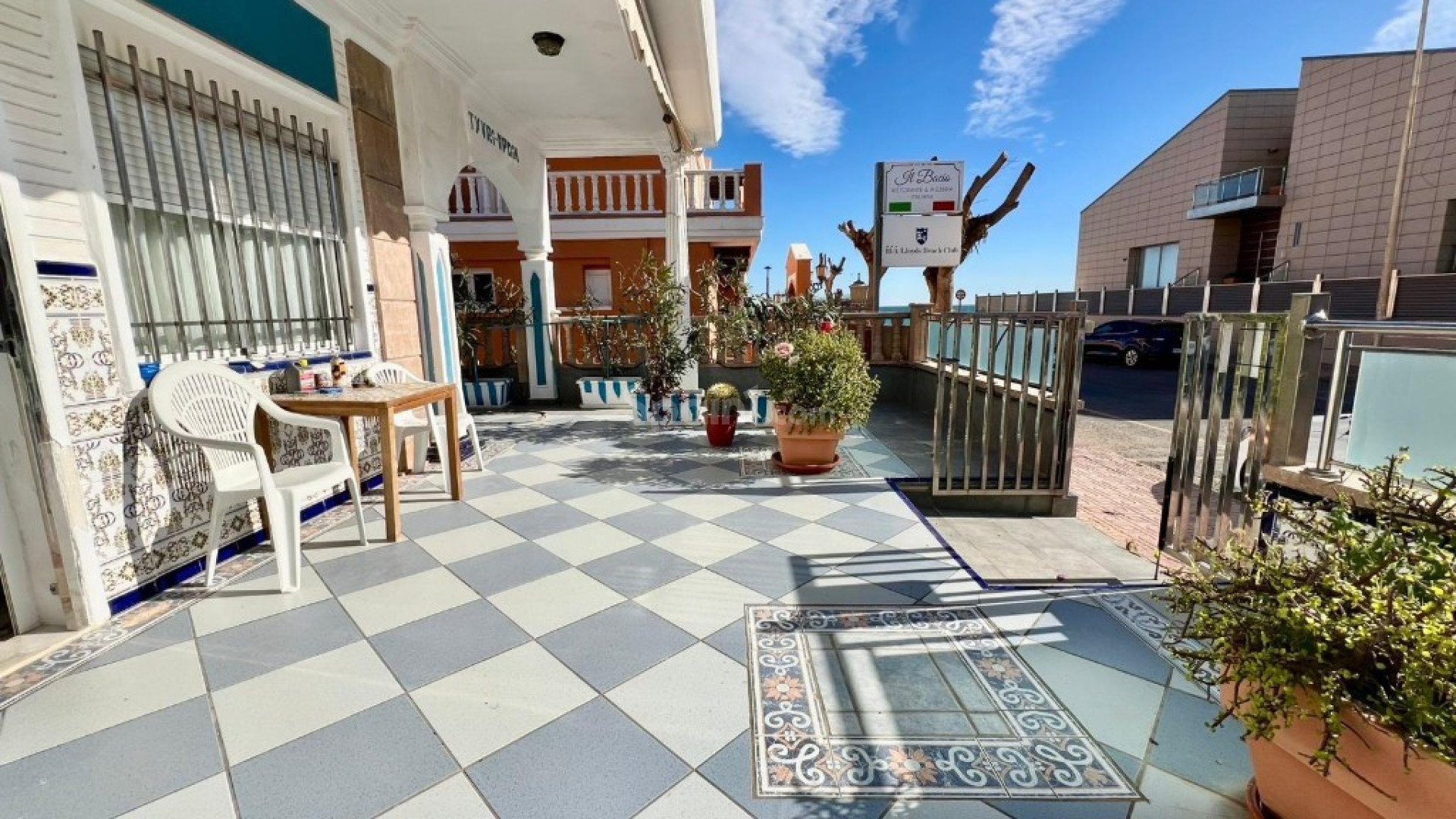 Resale - Townhouse -
La Mata