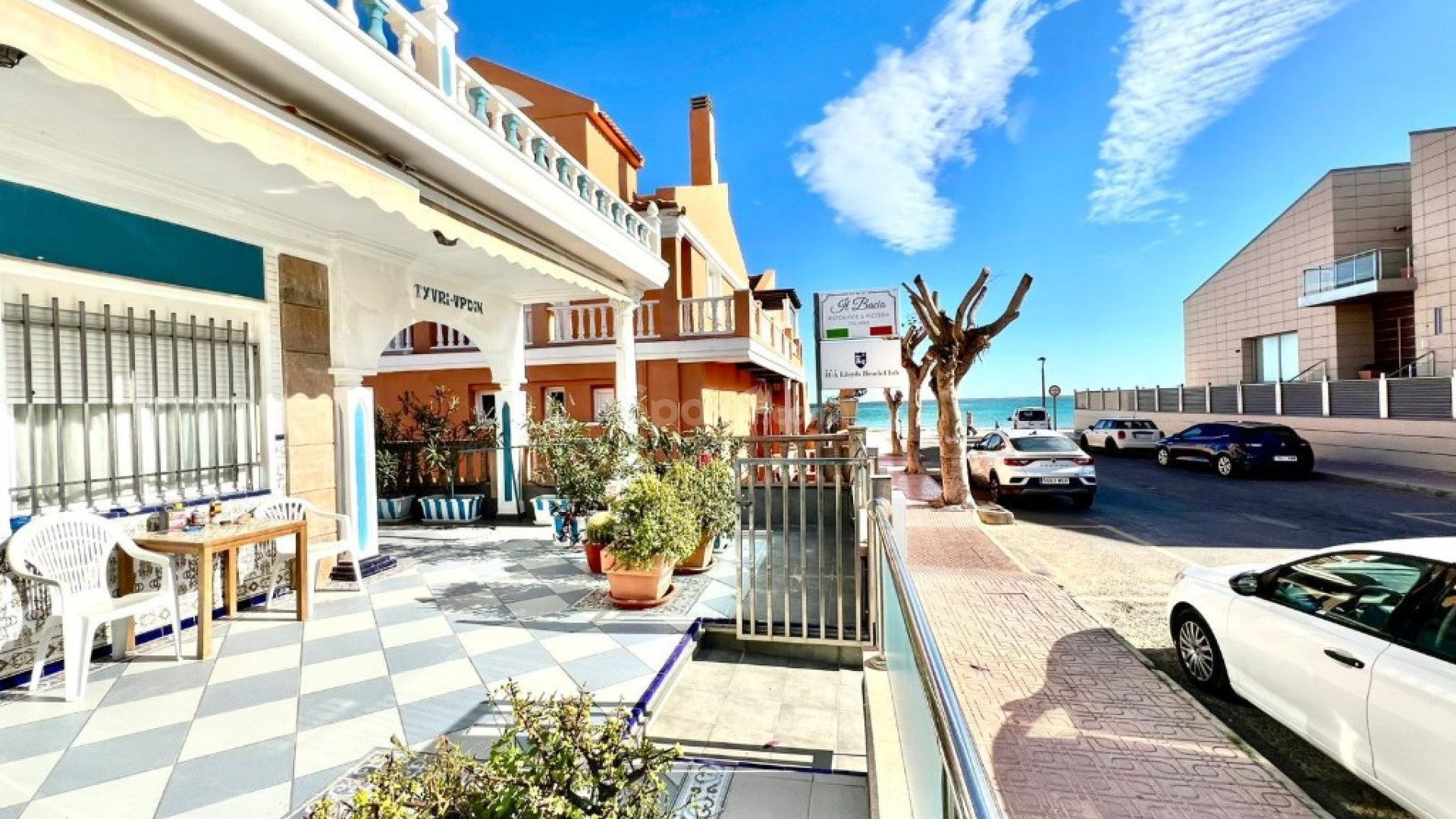Resale - Townhouse -
La Mata