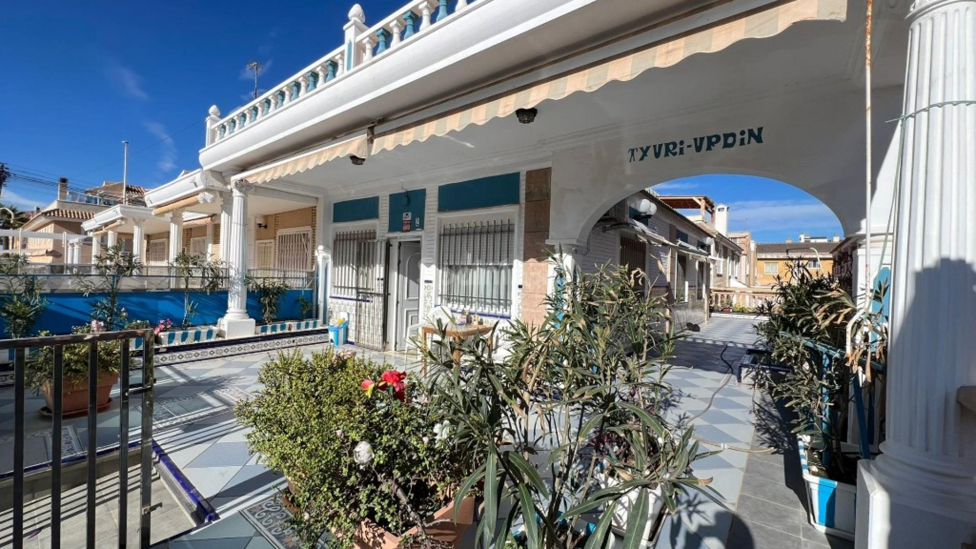 Resale - Townhouse -
La Mata