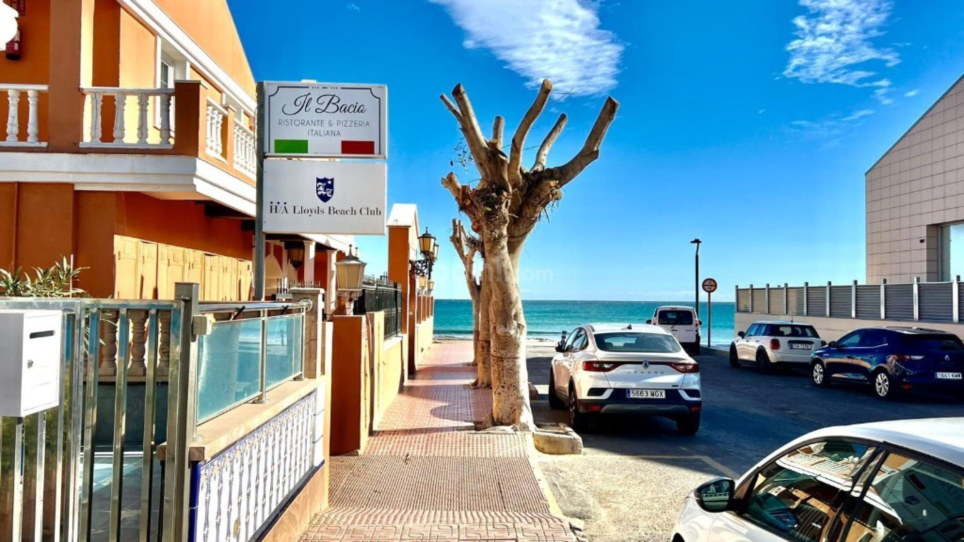 Resale - Townhouse -
La Mata