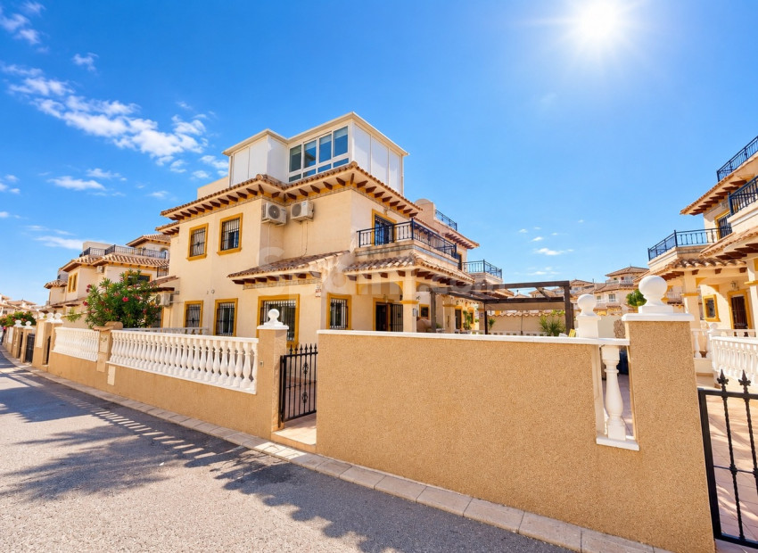 Resale - Townhouse -
La Zenia
