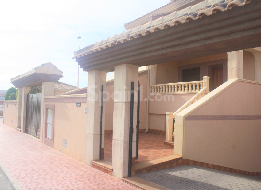 Resale - Townhouse -
Los Altos