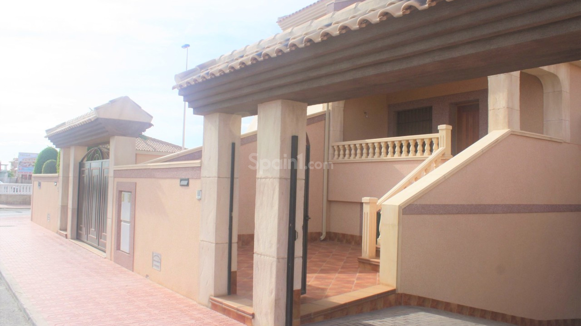 Resale - Townhouse -
Los Altos