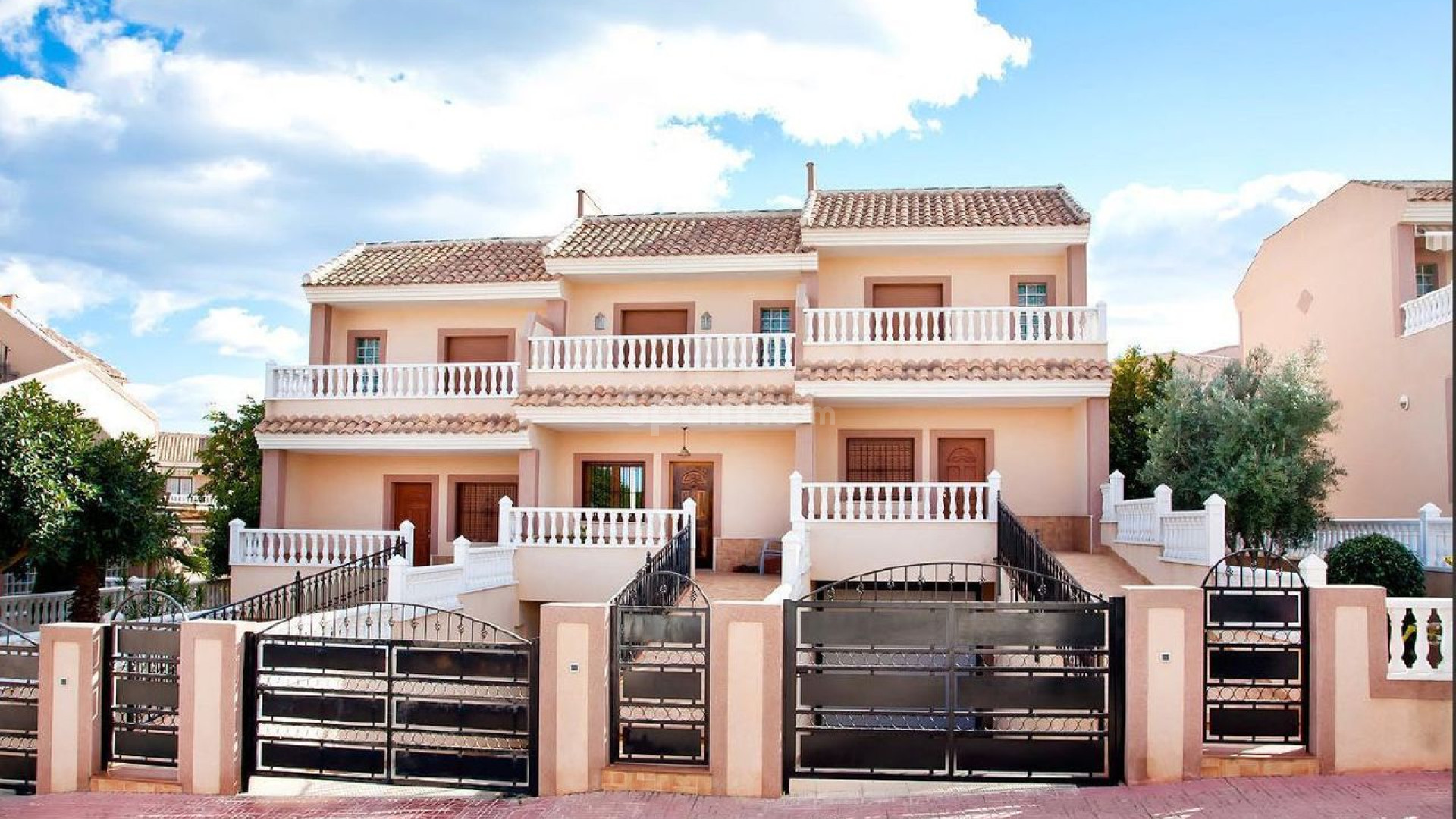 Resale - Townhouse -
Los Altos