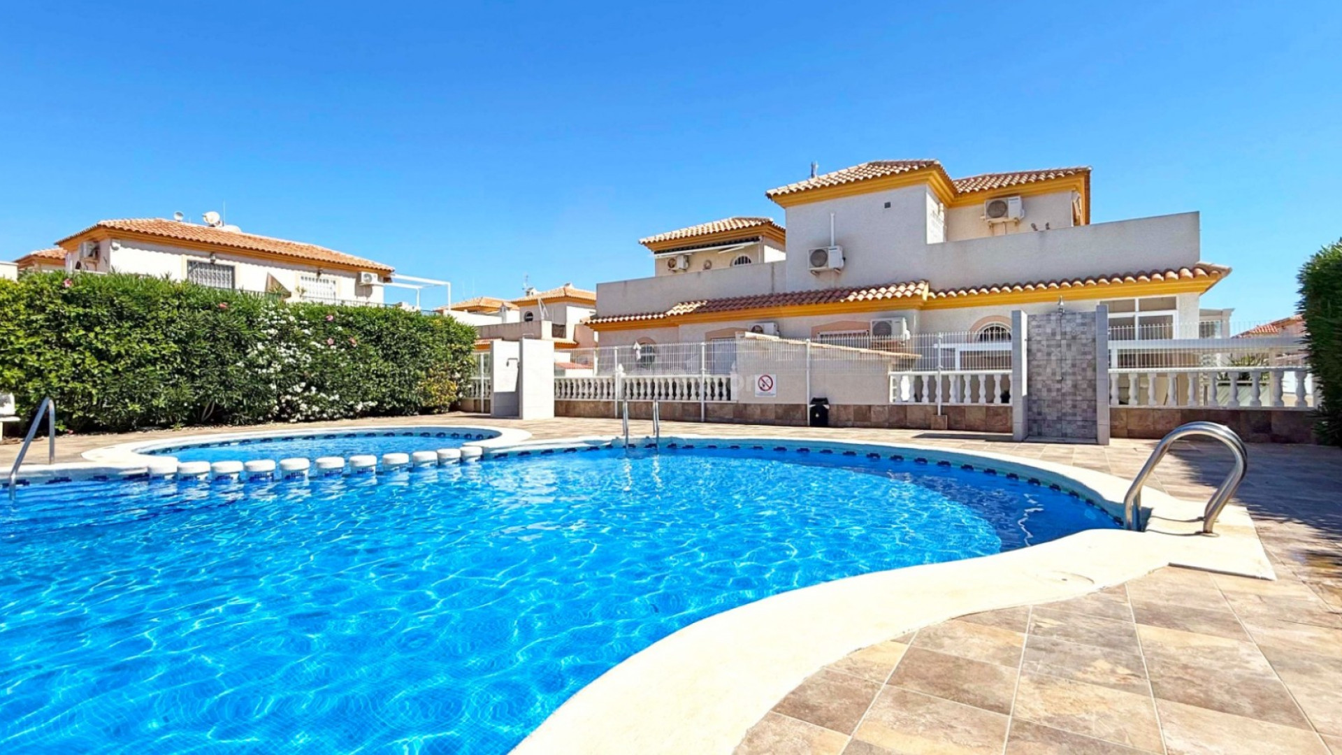 Resale - Townhouse -
Orihuela Costa - Playa Flamenca