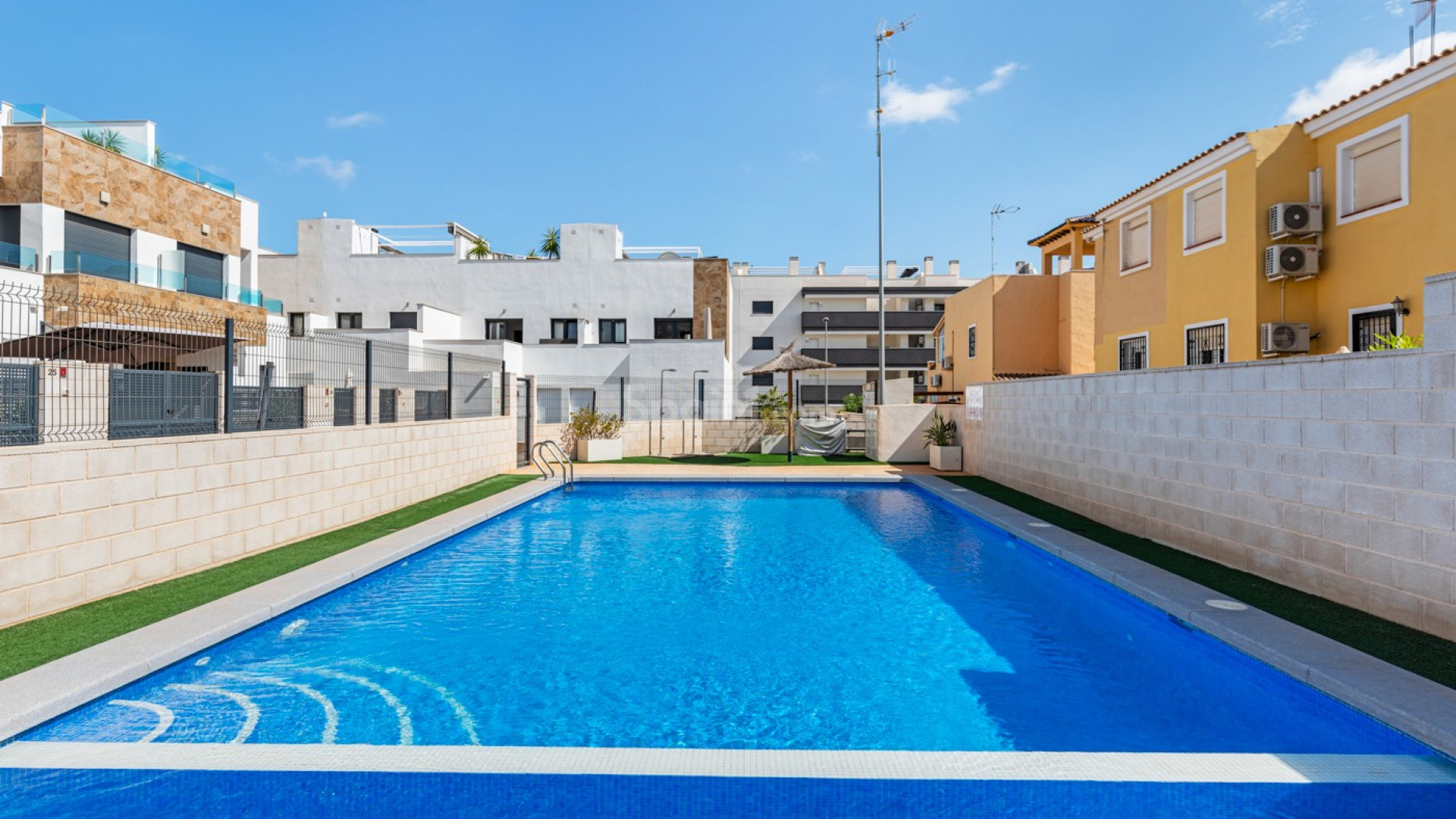 Resale - Townhouse -
Orihuela Costa - Villamartin