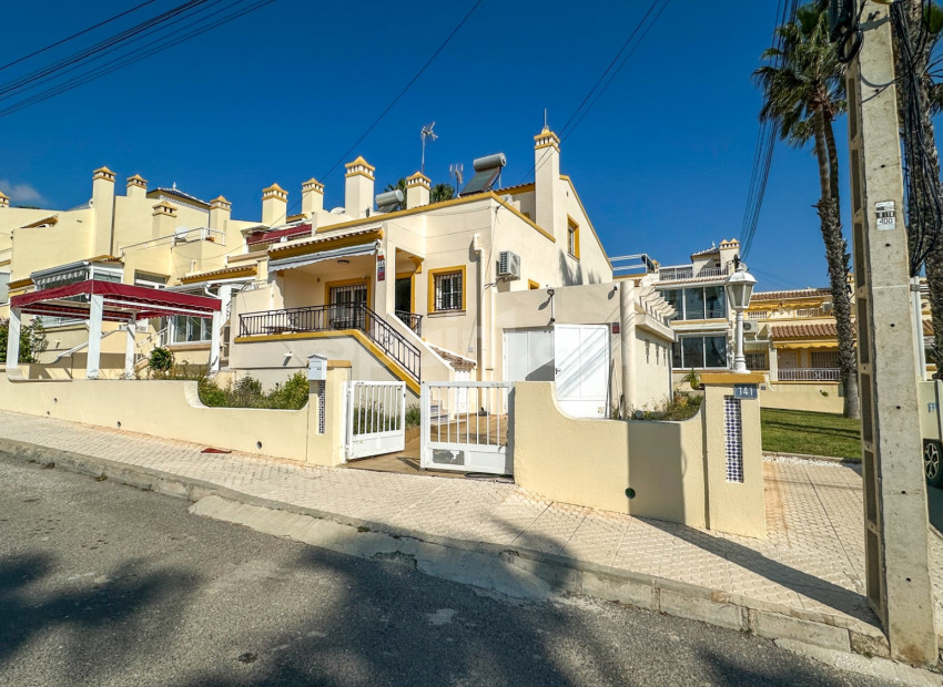 Resale - Townhouse -
Orihuela Costa - Villamartin