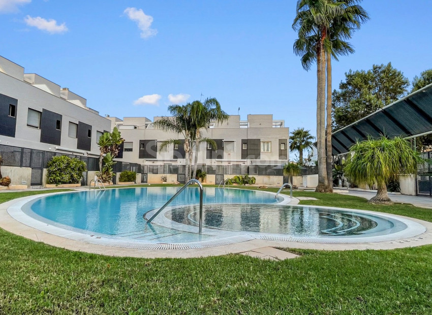 Resale - Townhouse -
Pilar de la Horadada - El Mojón