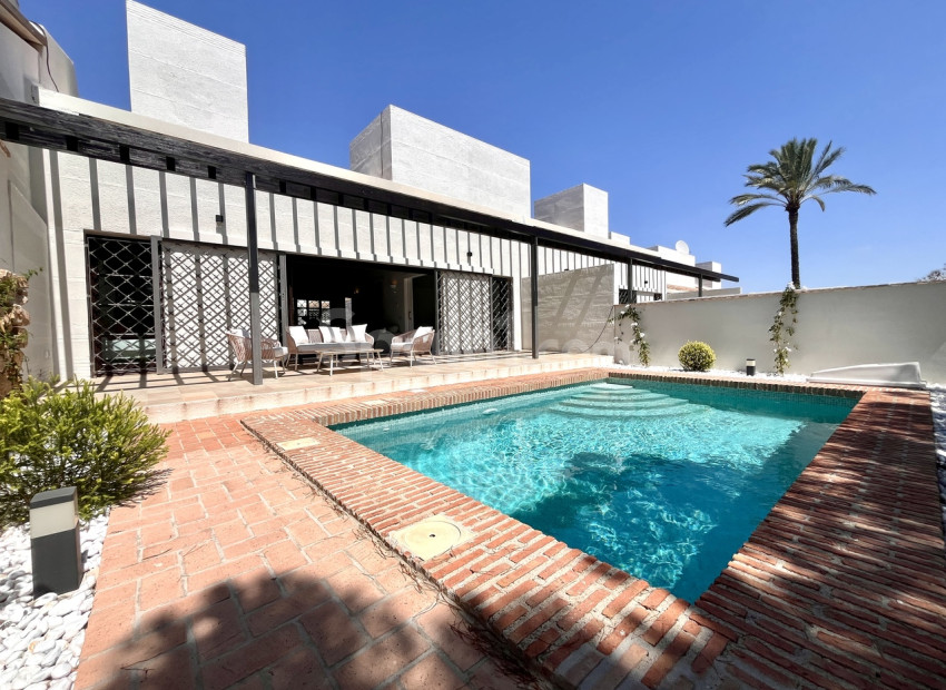 Resale - Townhouse -
Sucina