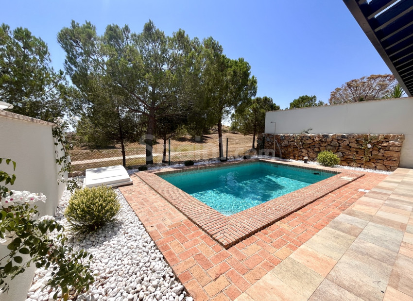 Resale - Townhouse -
Sucina