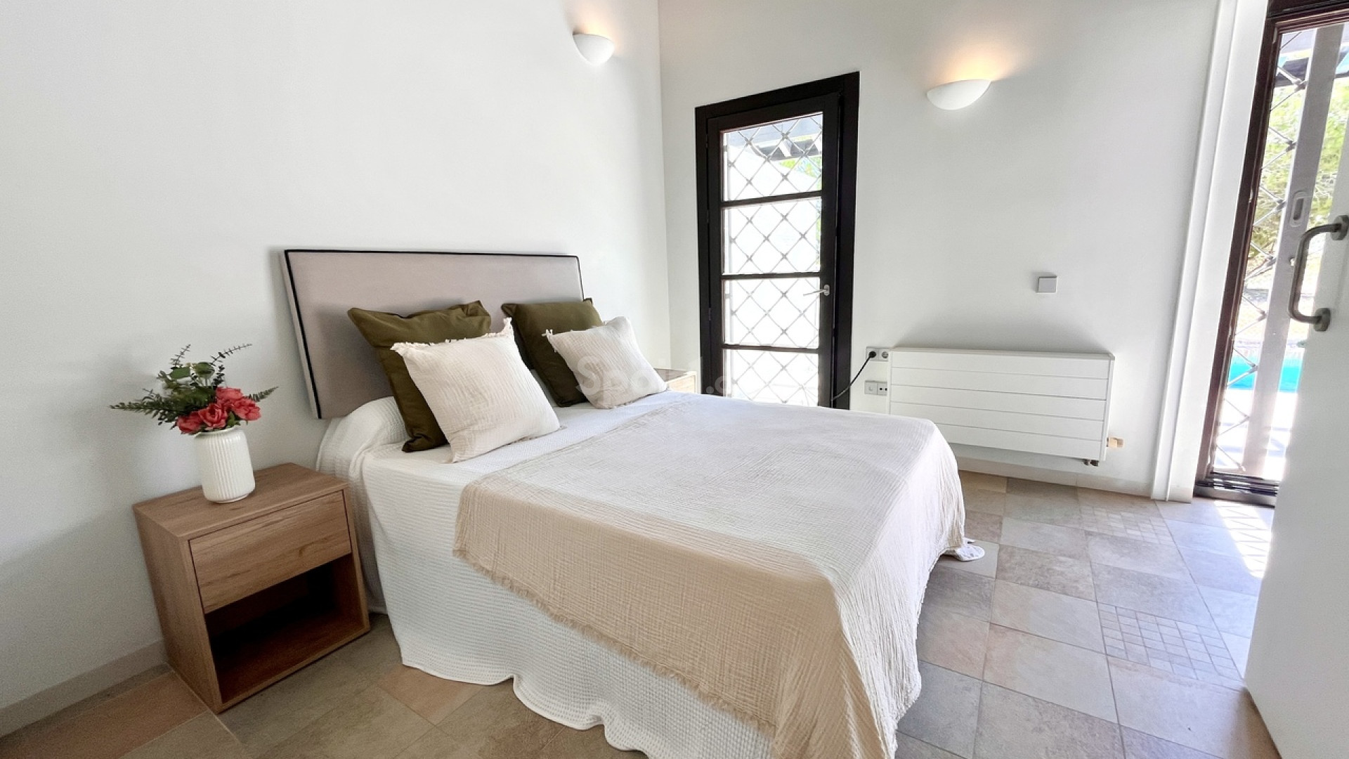 Resale - Townhouse -
Sucina