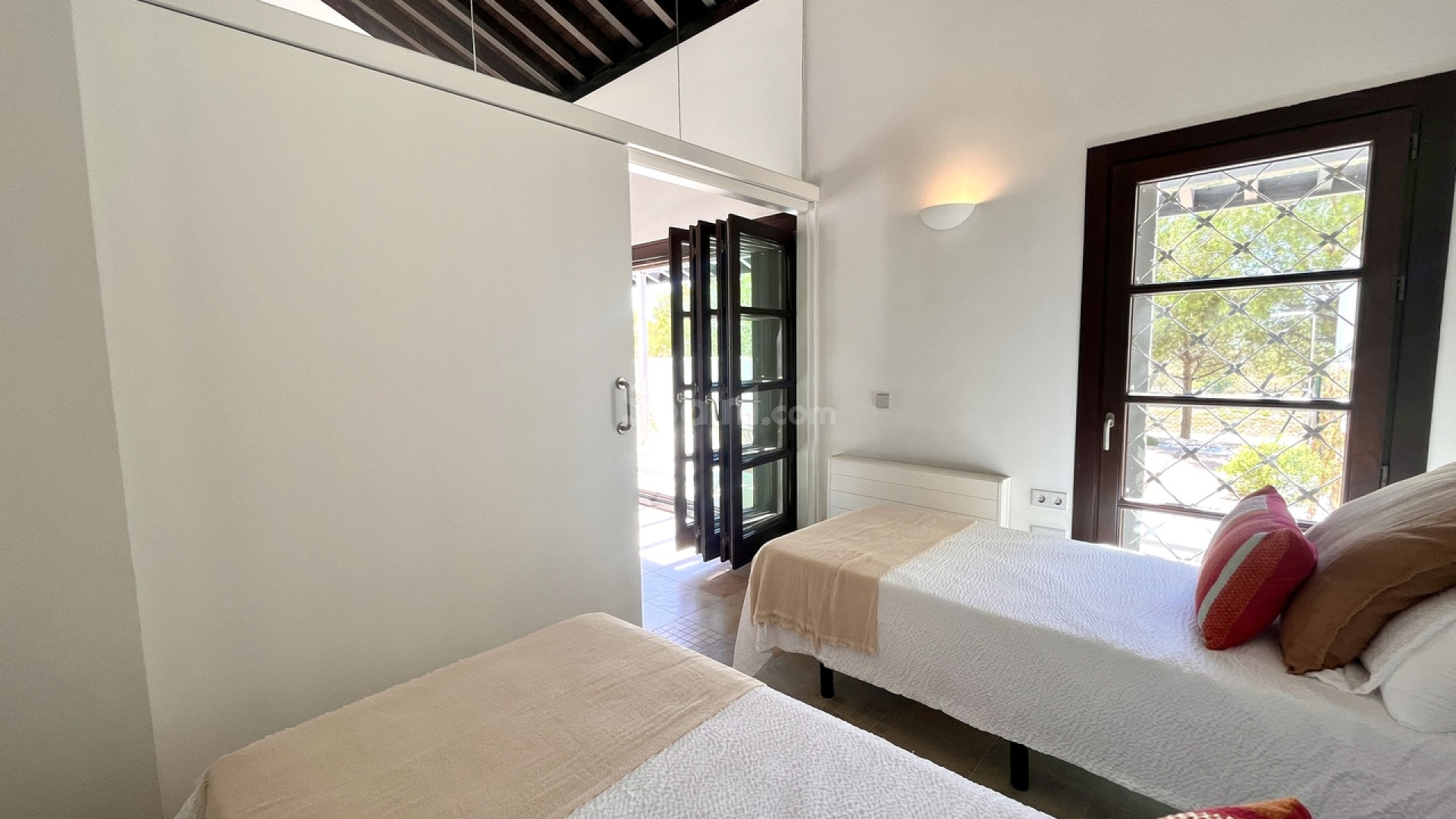 Resale - Townhouse -
Sucina