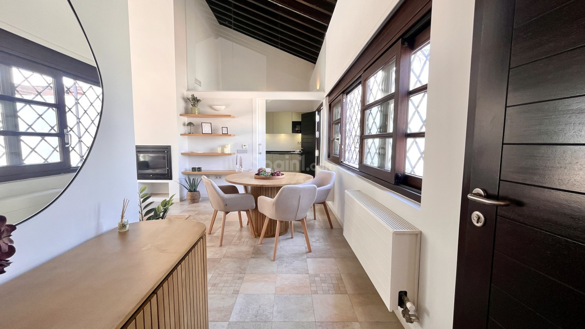 Resale - Townhouse -
Sucina