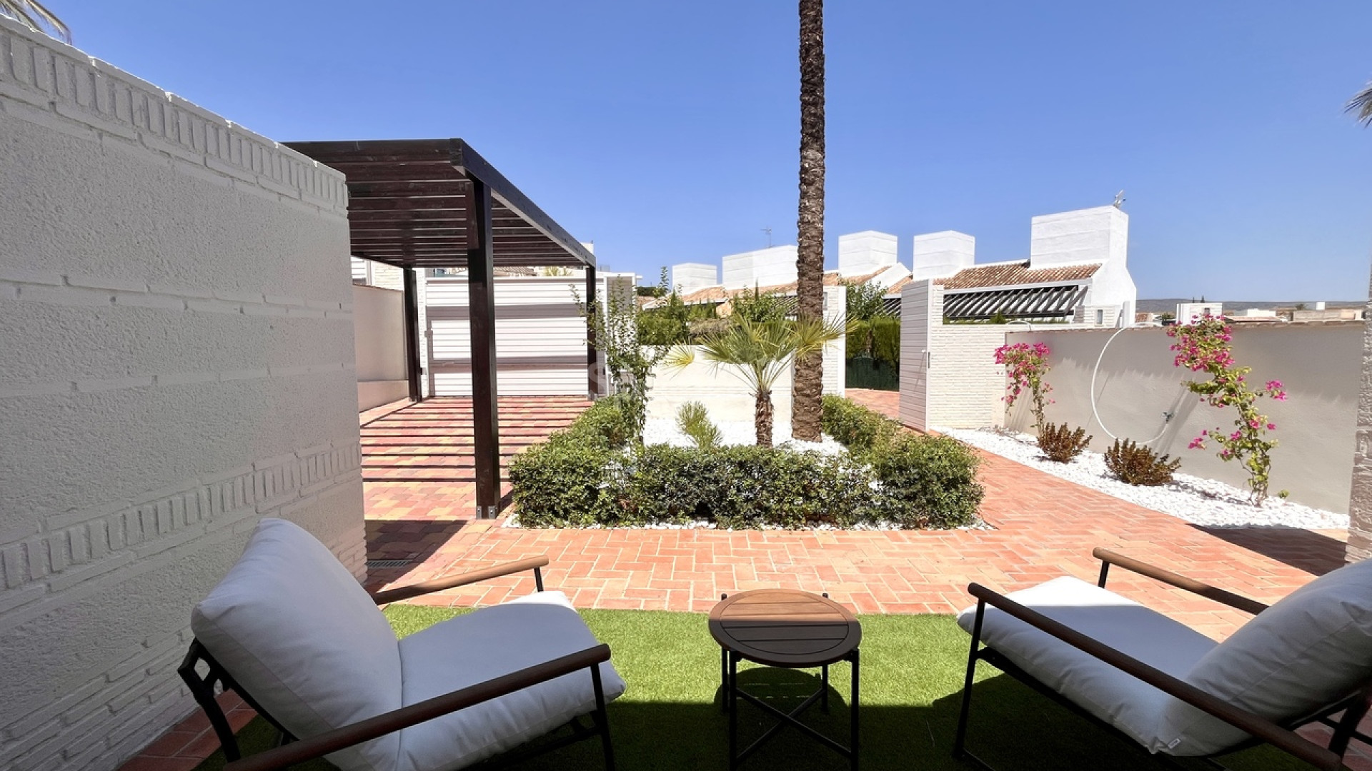 Resale - Townhouse -
Sucina