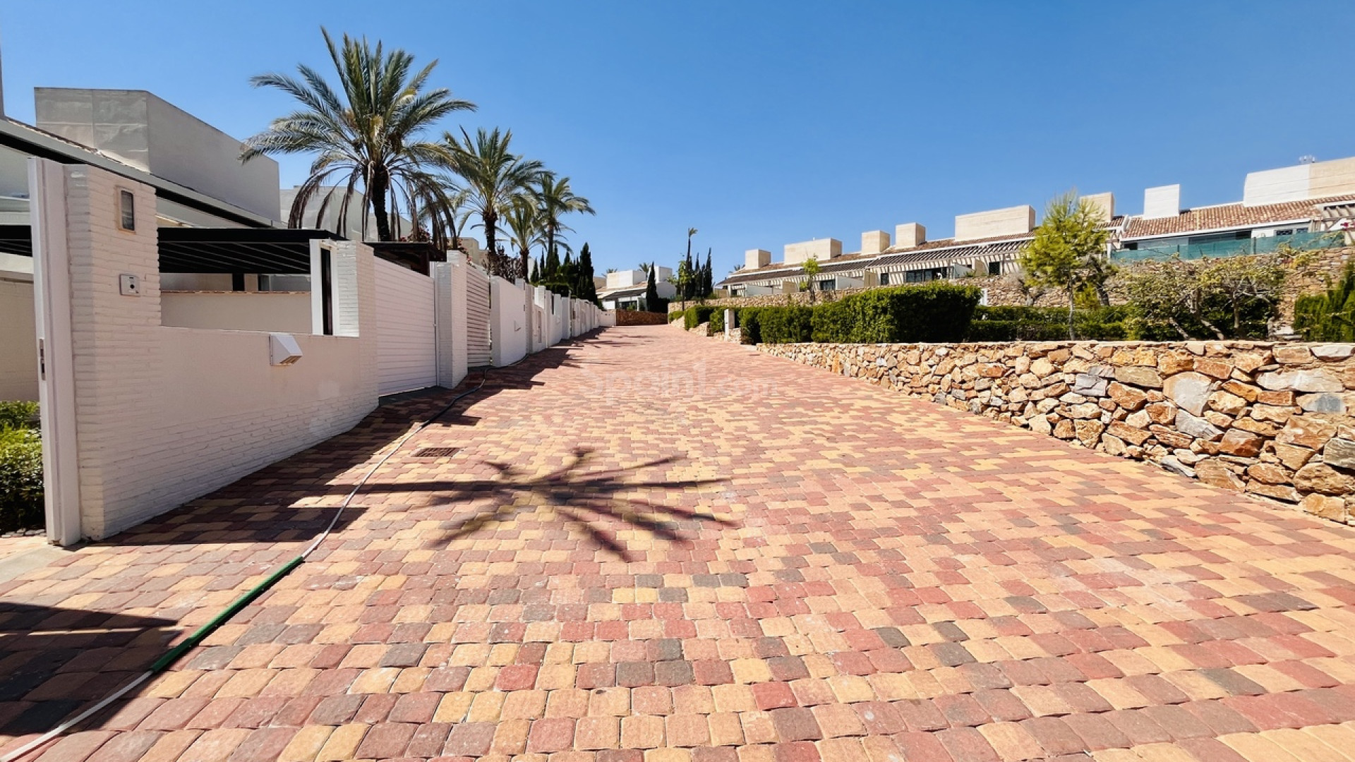 Resale - Townhouse -
Sucina