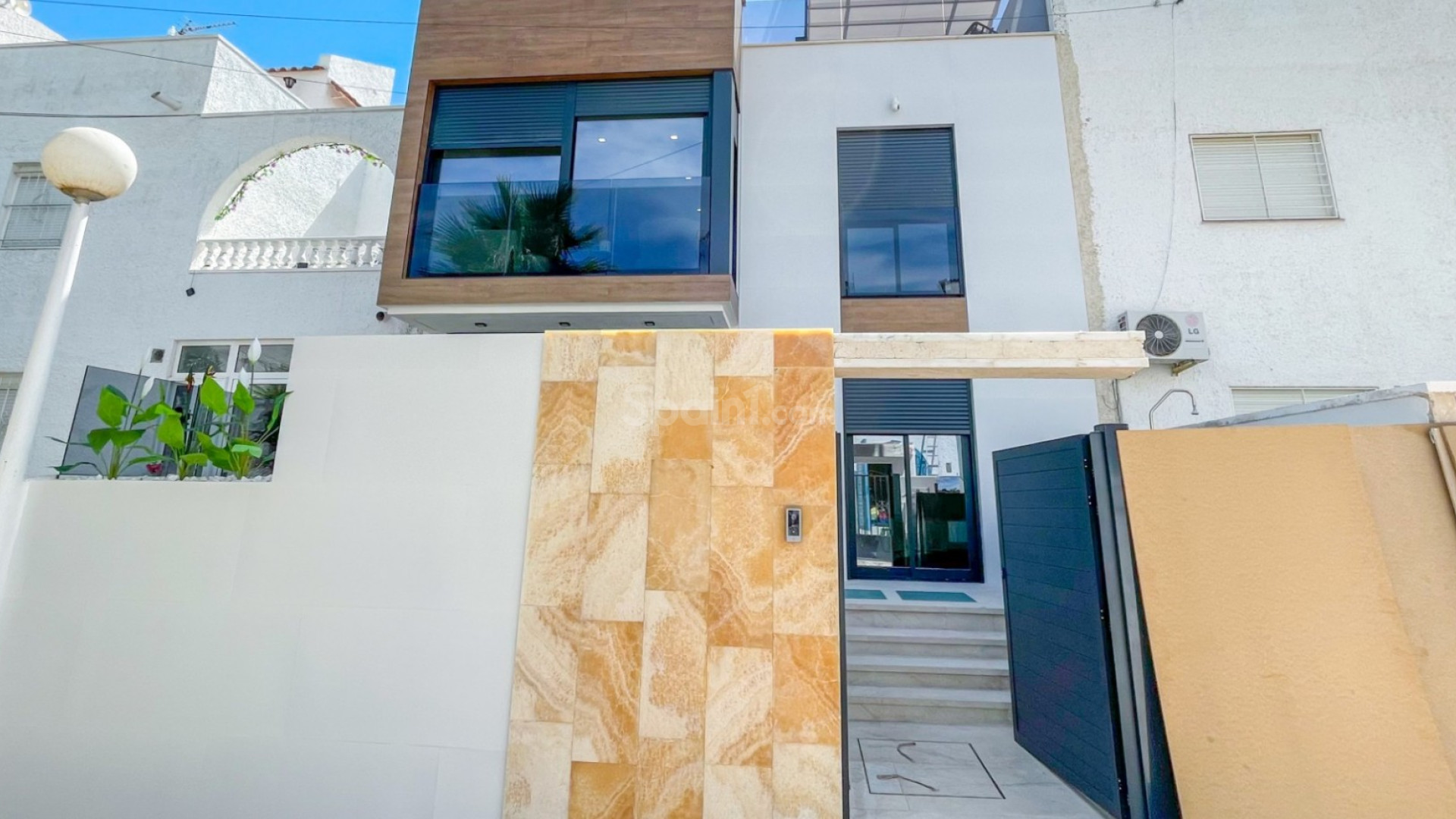 Resale - Townhouse -
Torrevieja - Nueva Torrevieja - Aguas Nuevas