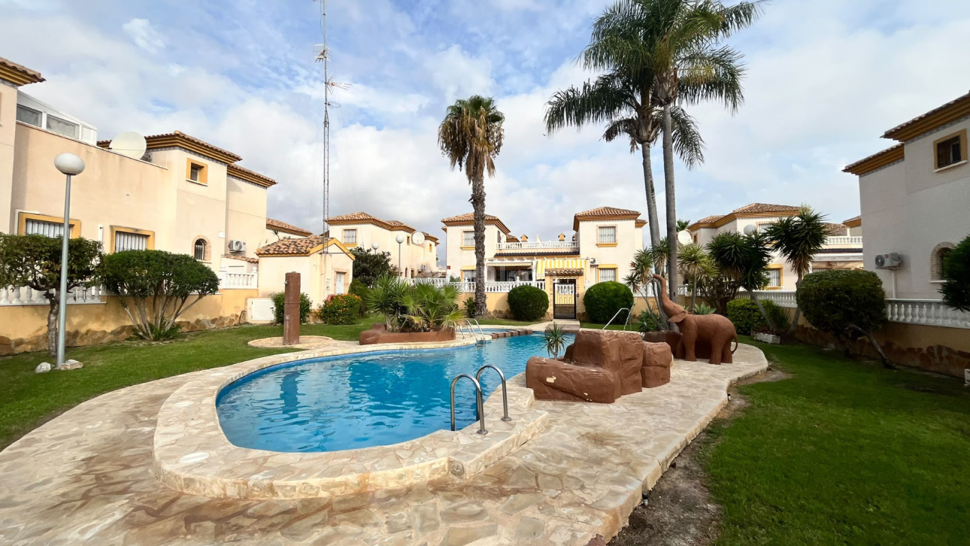 Resale - Townhouse -
Villamartin - PAU 8