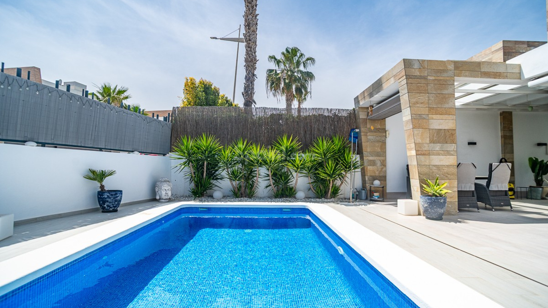 Resale - Villa -
ALGORFA - La Finca Golf