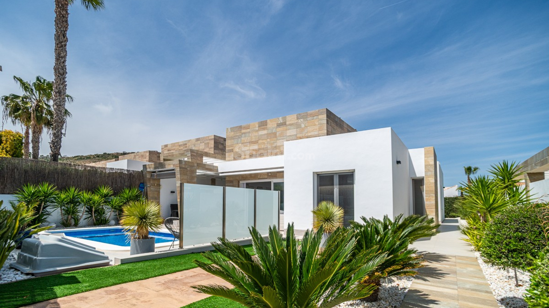 Resale - Villa -
ALGORFA - La Finca Golf