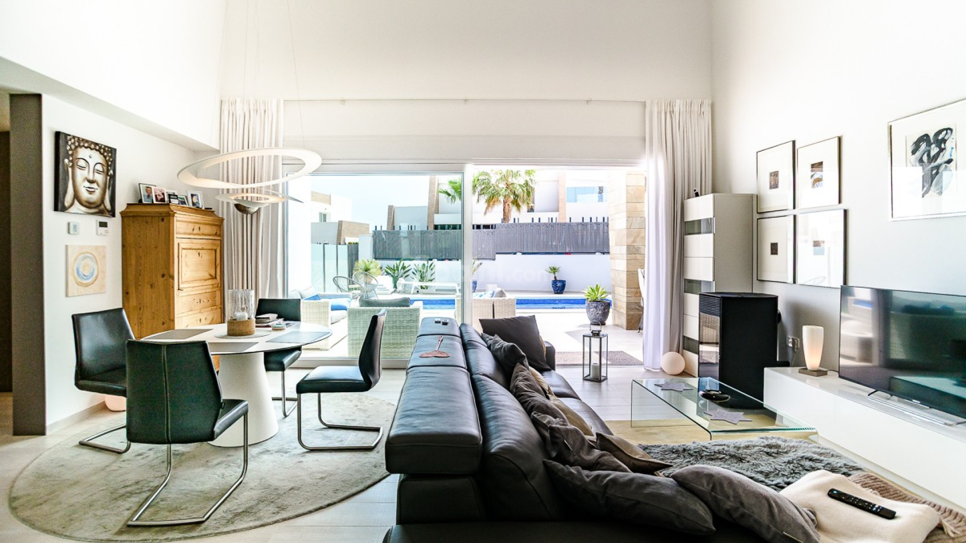 Resale - Villa -
ALGORFA - La Finca Golf