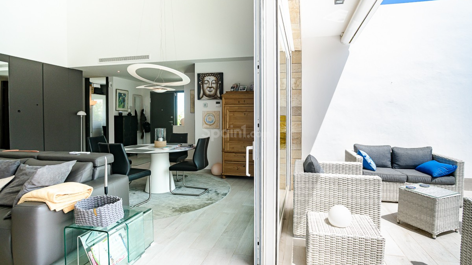 Resale - Villa -
ALGORFA - La Finca Golf