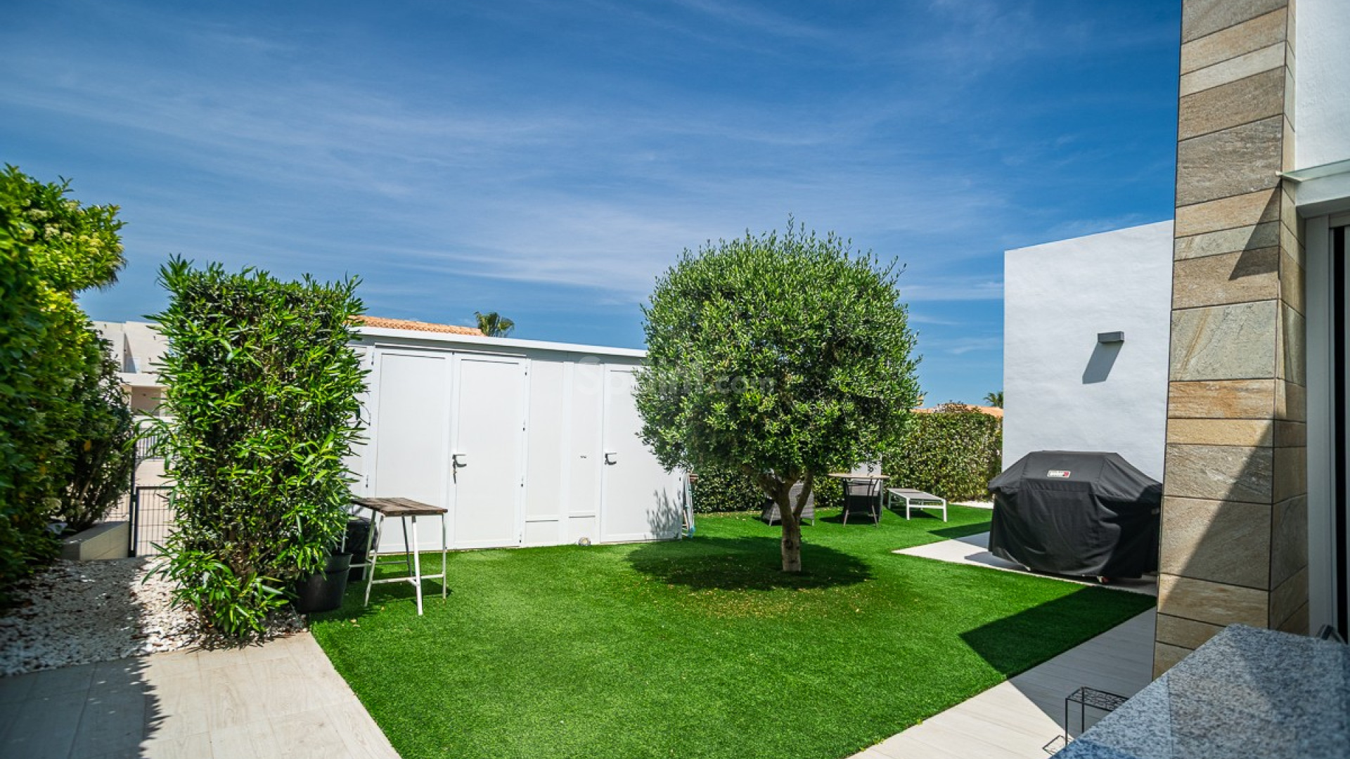 Resale - Villa -
ALGORFA - La Finca Golf