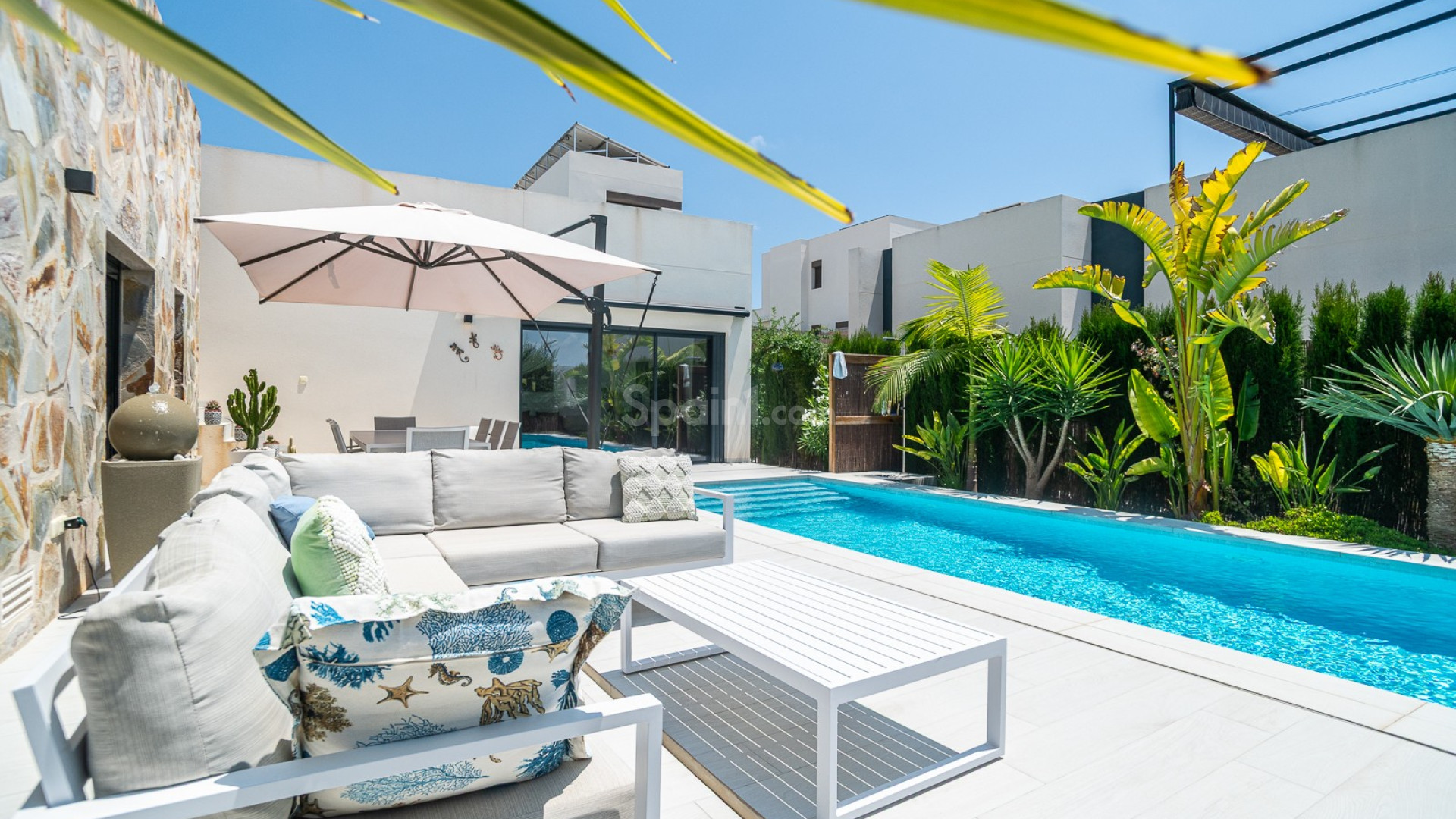 Resale - Villa -
ALGORFA - La Finca Golf
