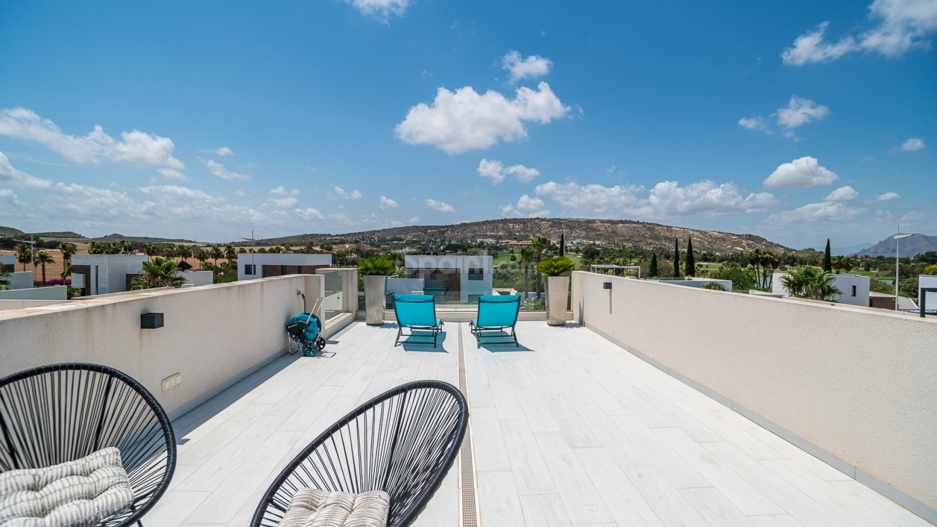 Resale - Villa -
ALGORFA - La Finca Golf