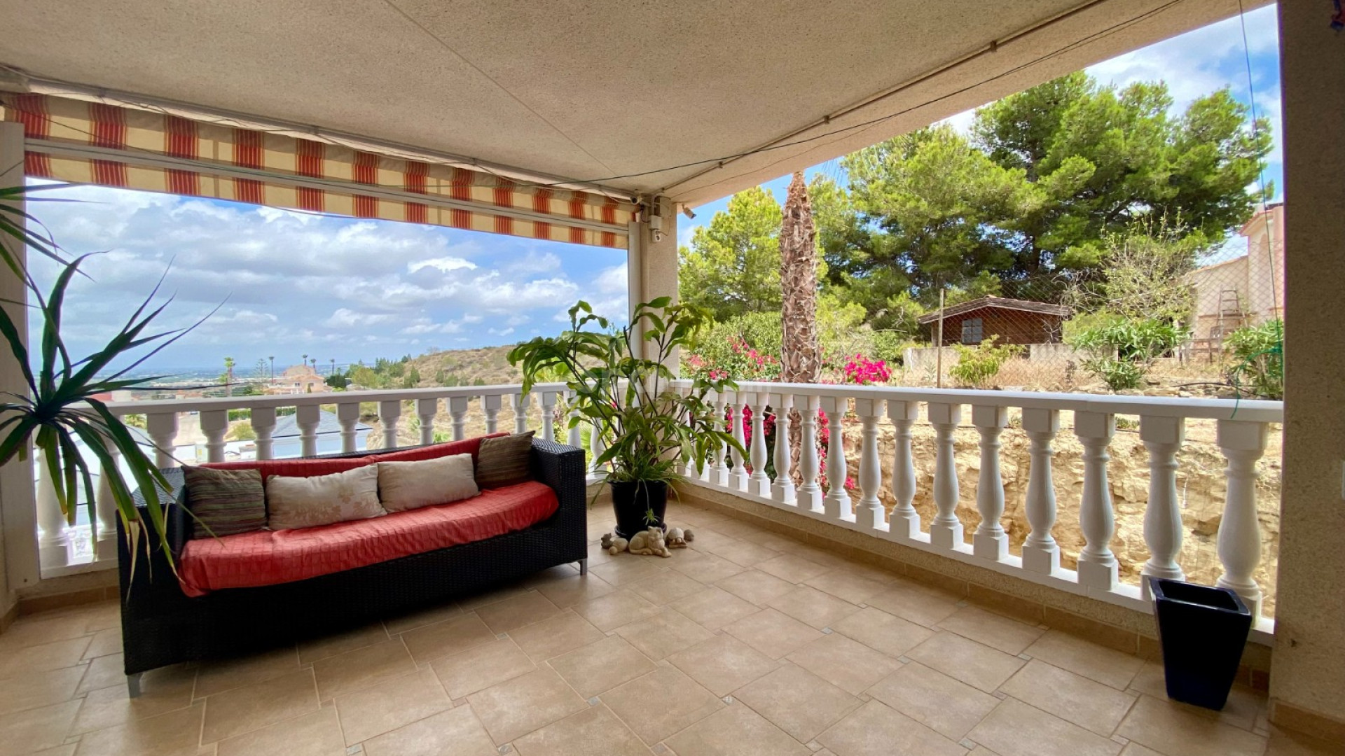 Resale - Villa -
Algorfa - Lomas De La Juliana