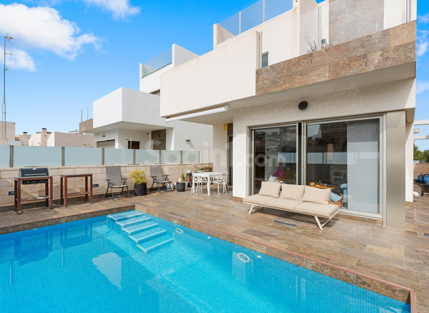 Resale - Villa -
Alicante - Villamartin