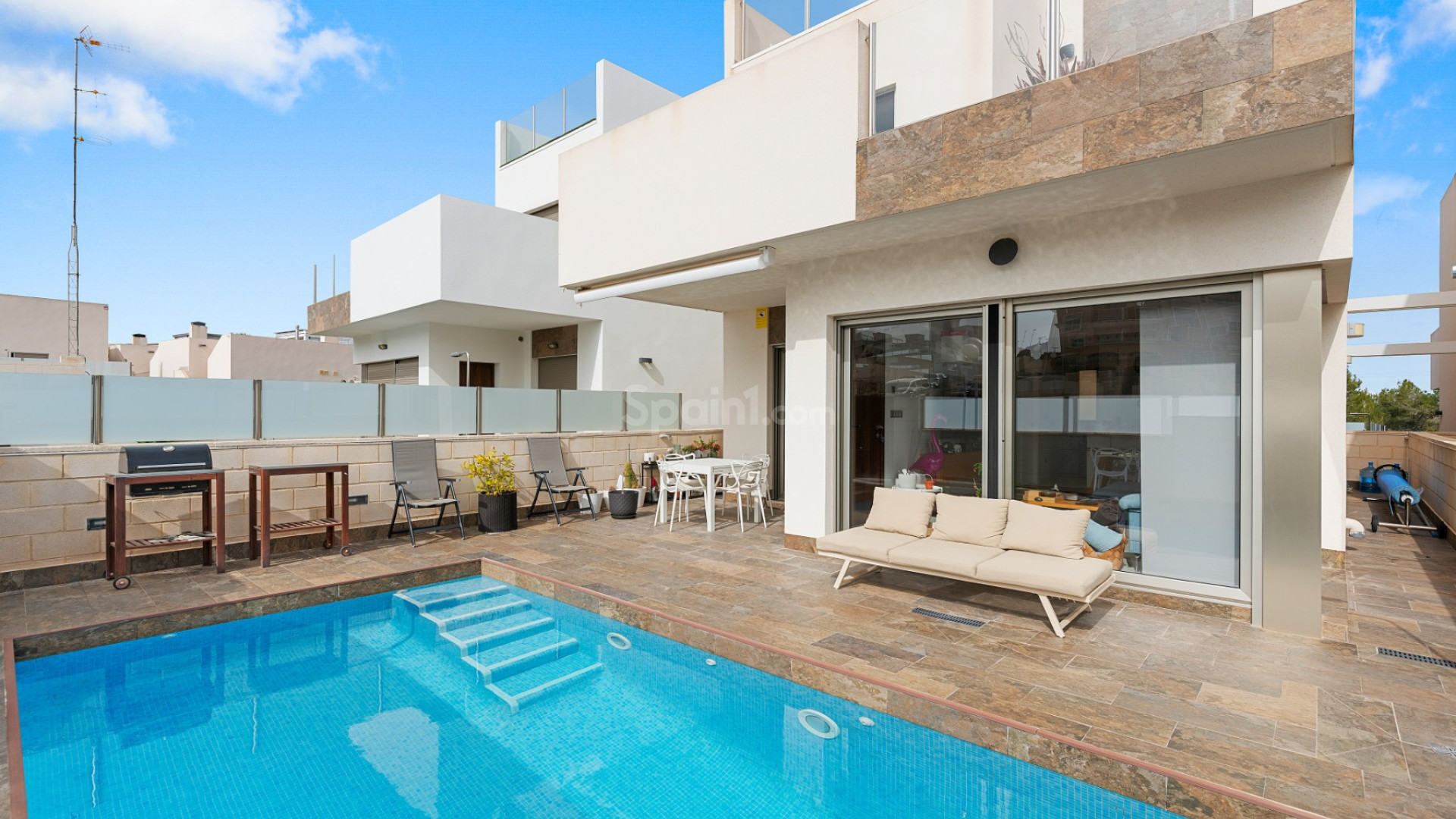 Resale - Villa -
Alicante - Villamartin