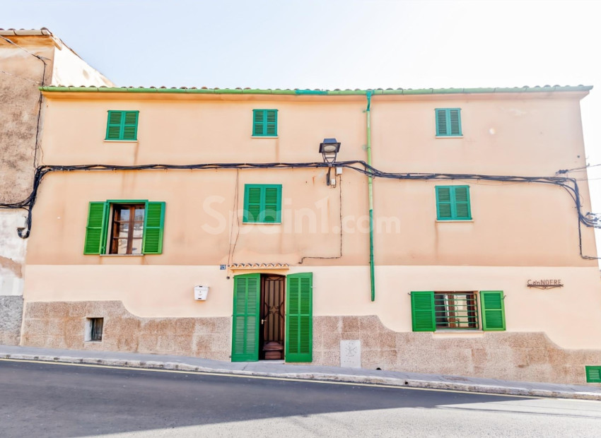 Resale - Villa -
ANDRATX