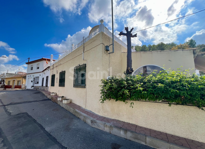 Resale - Villa -
Benferri