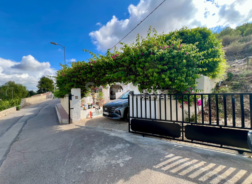 Resale - Villa -
Benferri
