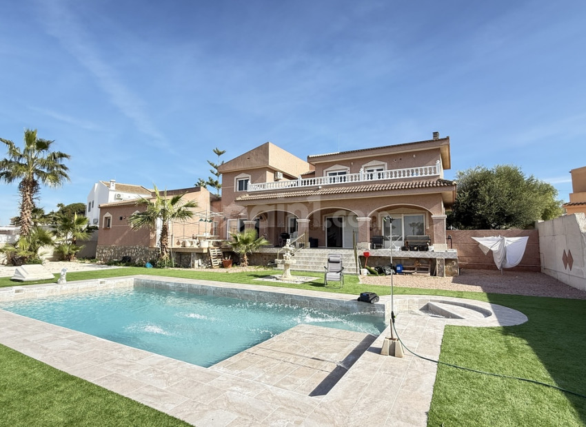 Resale - Villa -
Benijofar