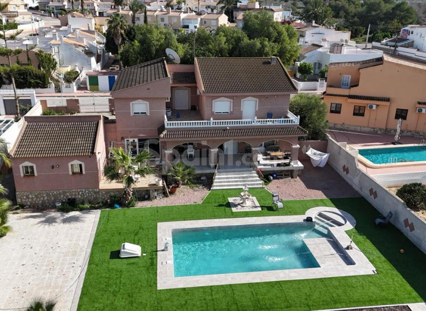 Resale - Villa -
Benijofar