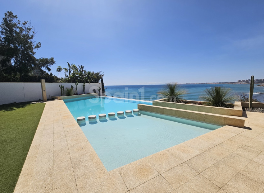Resale - Villa -
Cabo Roig