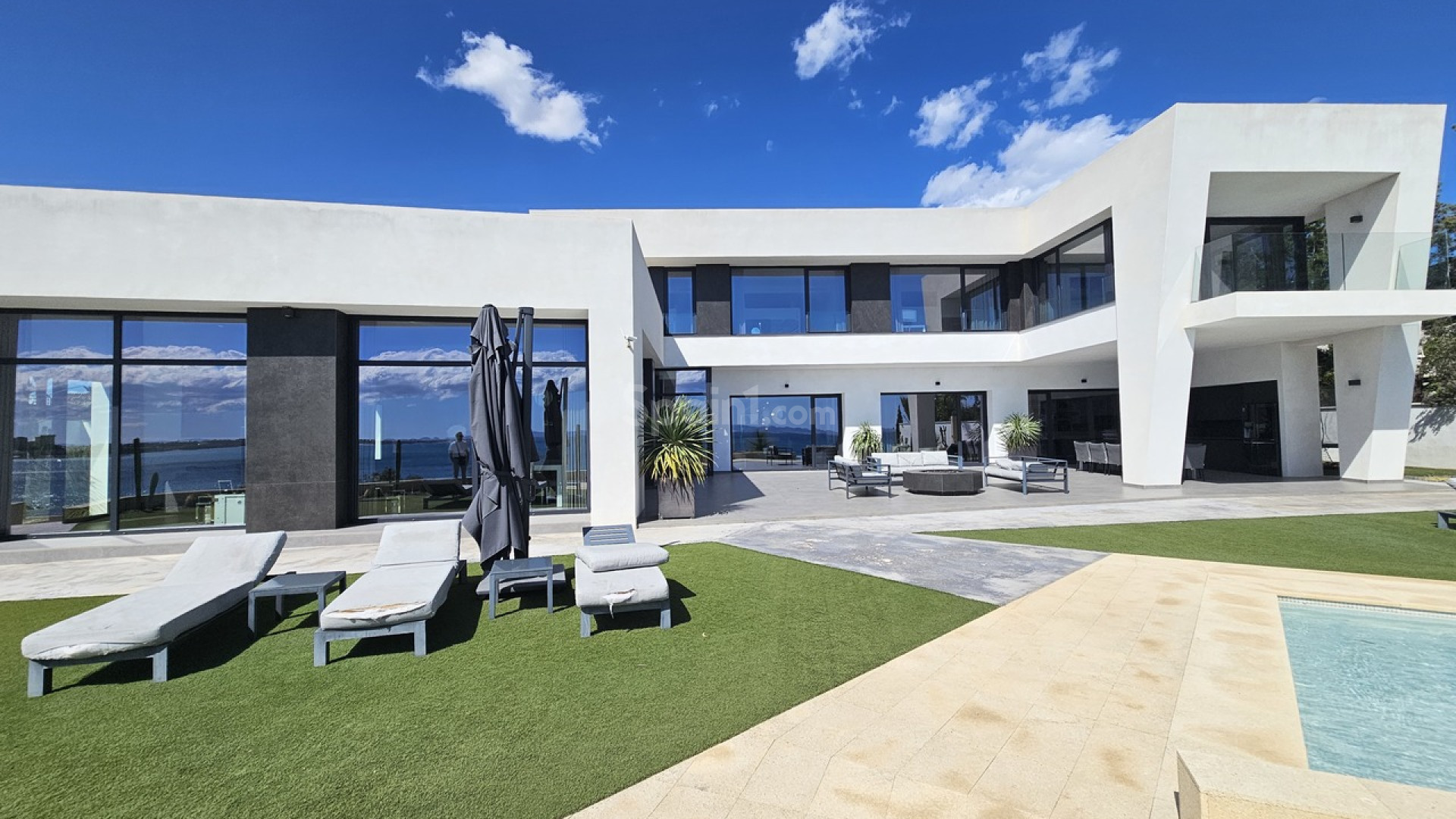 Resale - Villa -
Cabo Roig