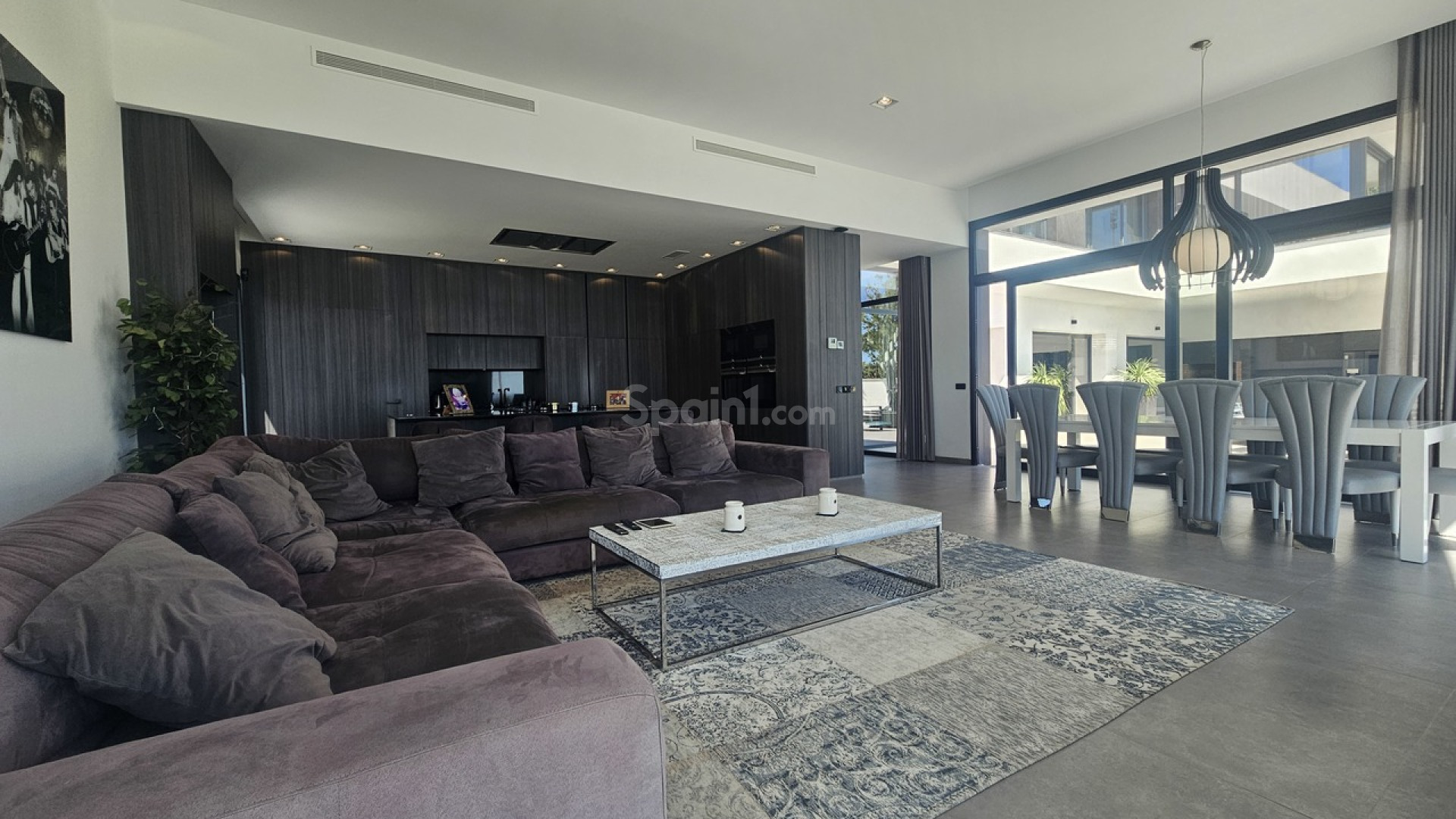 Resale - Villa -
Cabo Roig