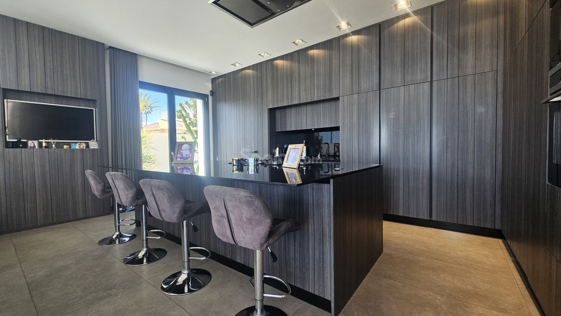 Resale - Villa -
Cabo Roig