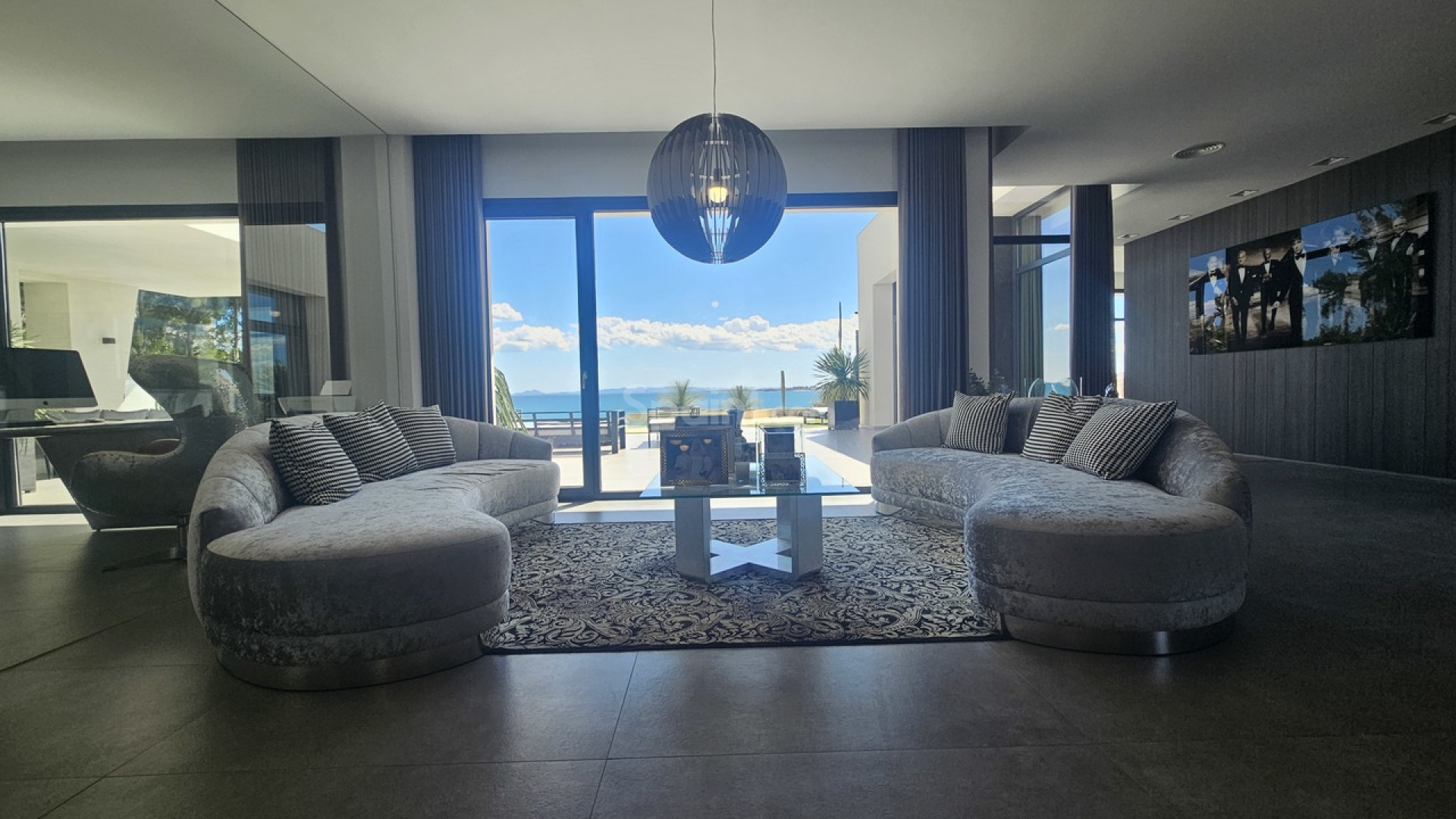 Resale - Villa -
Cabo Roig