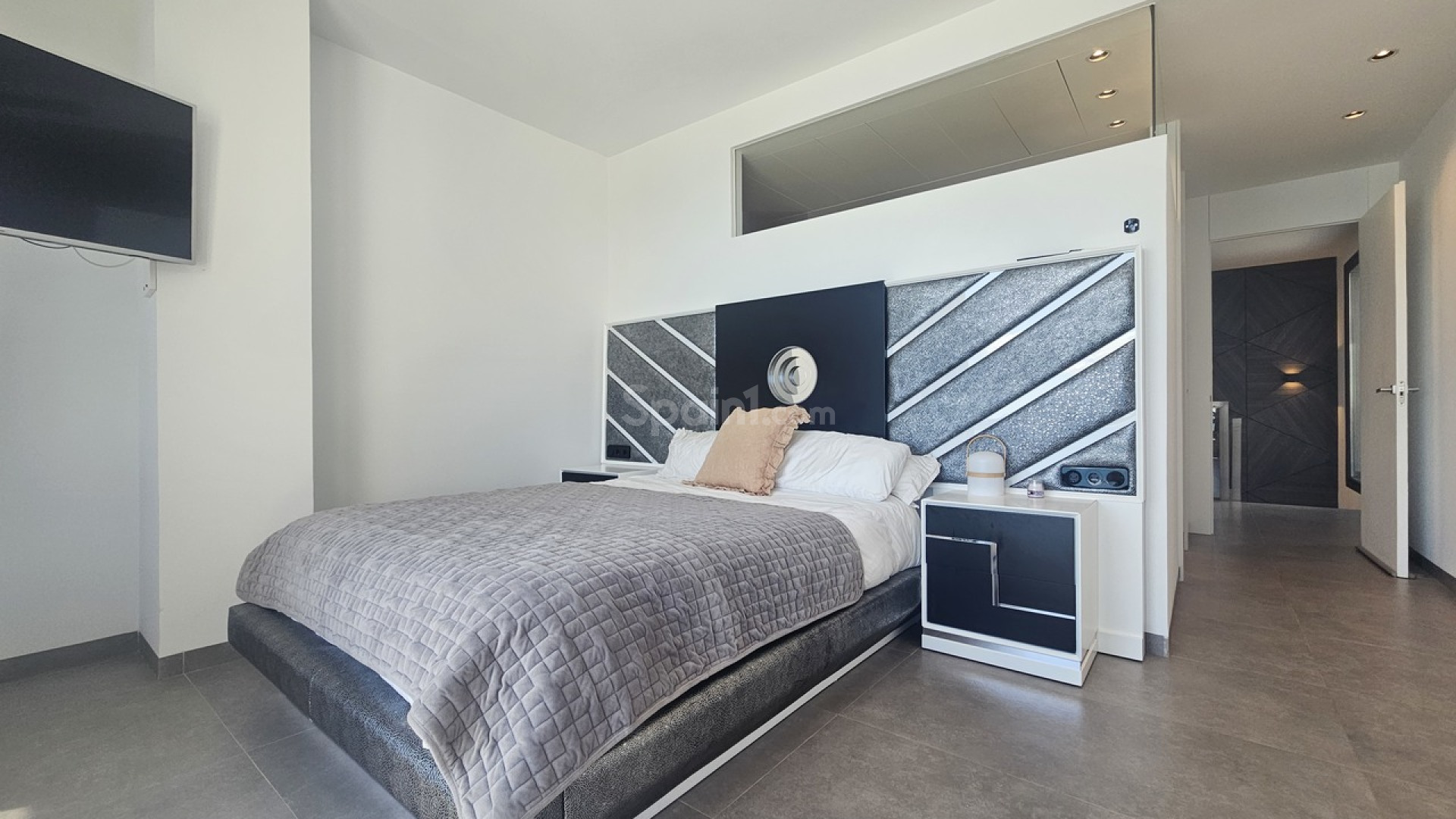 Resale - Villa -
Cabo Roig