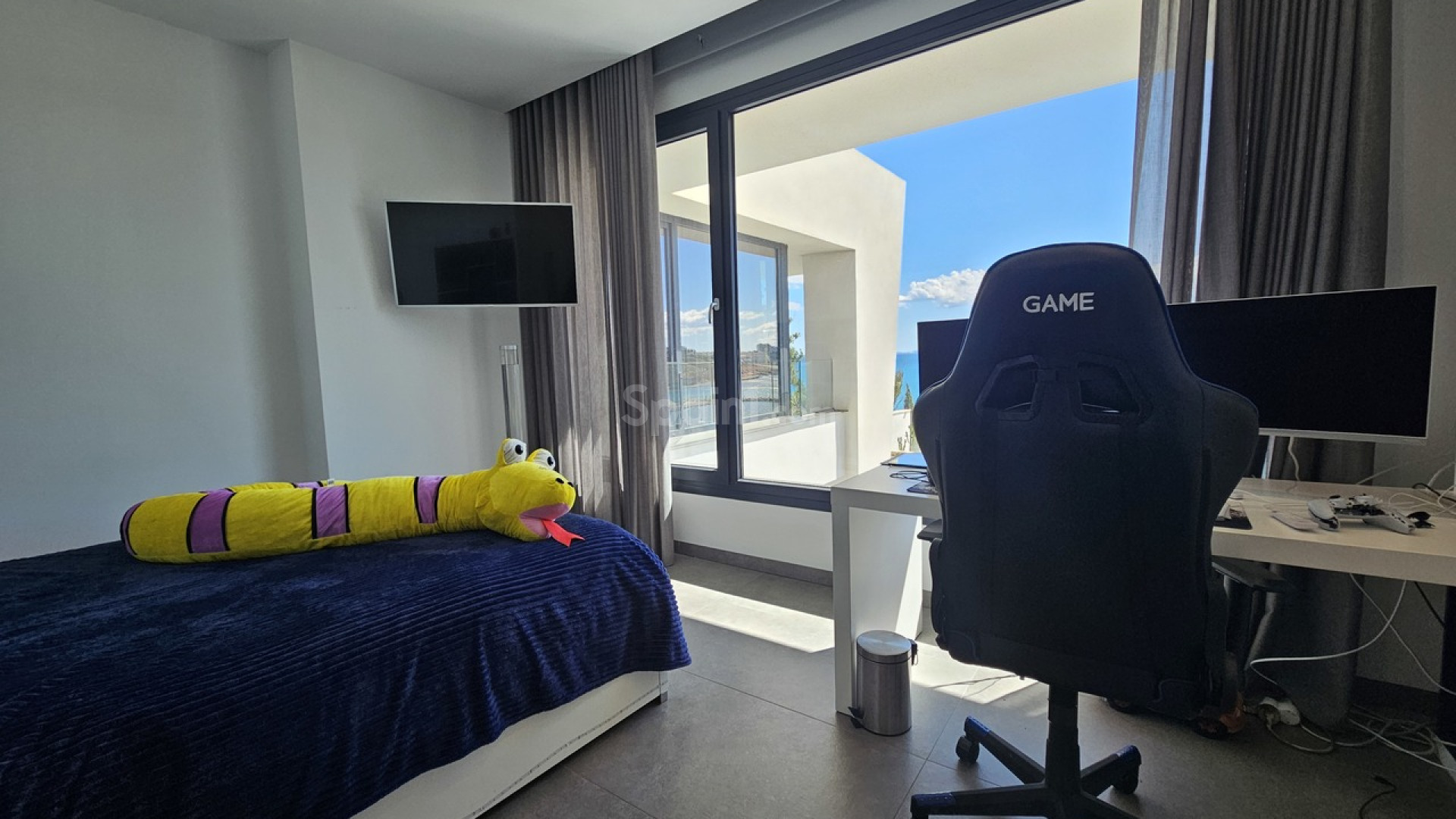 Resale - Villa -
Cabo Roig