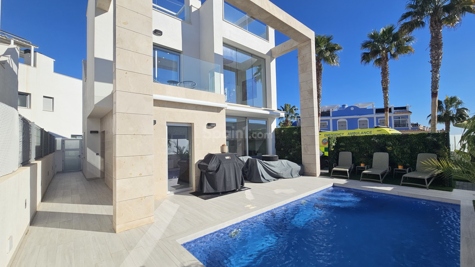 Resale - Villa -
Cabo Roig