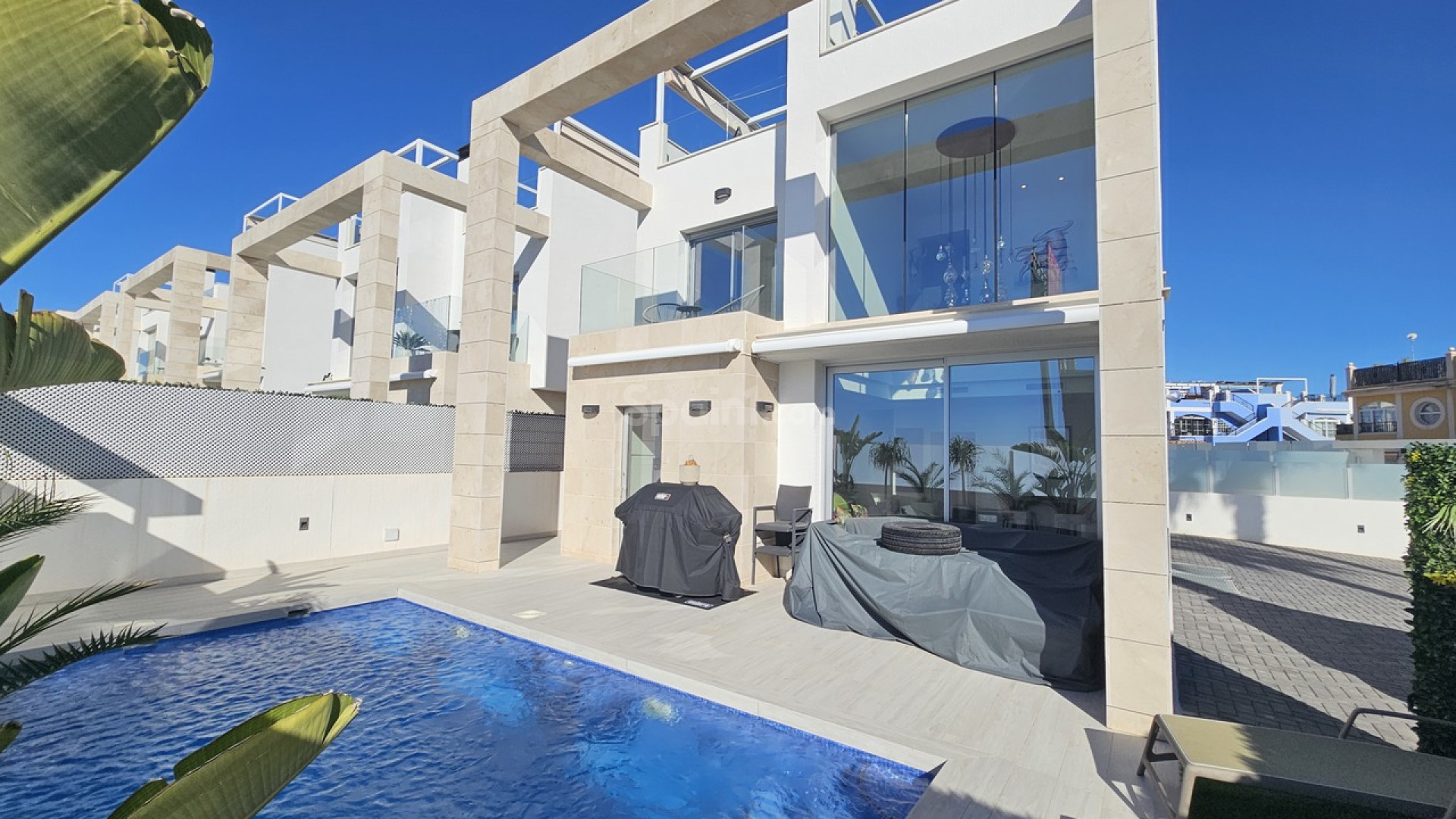 Resale - Villa -
Cabo Roig