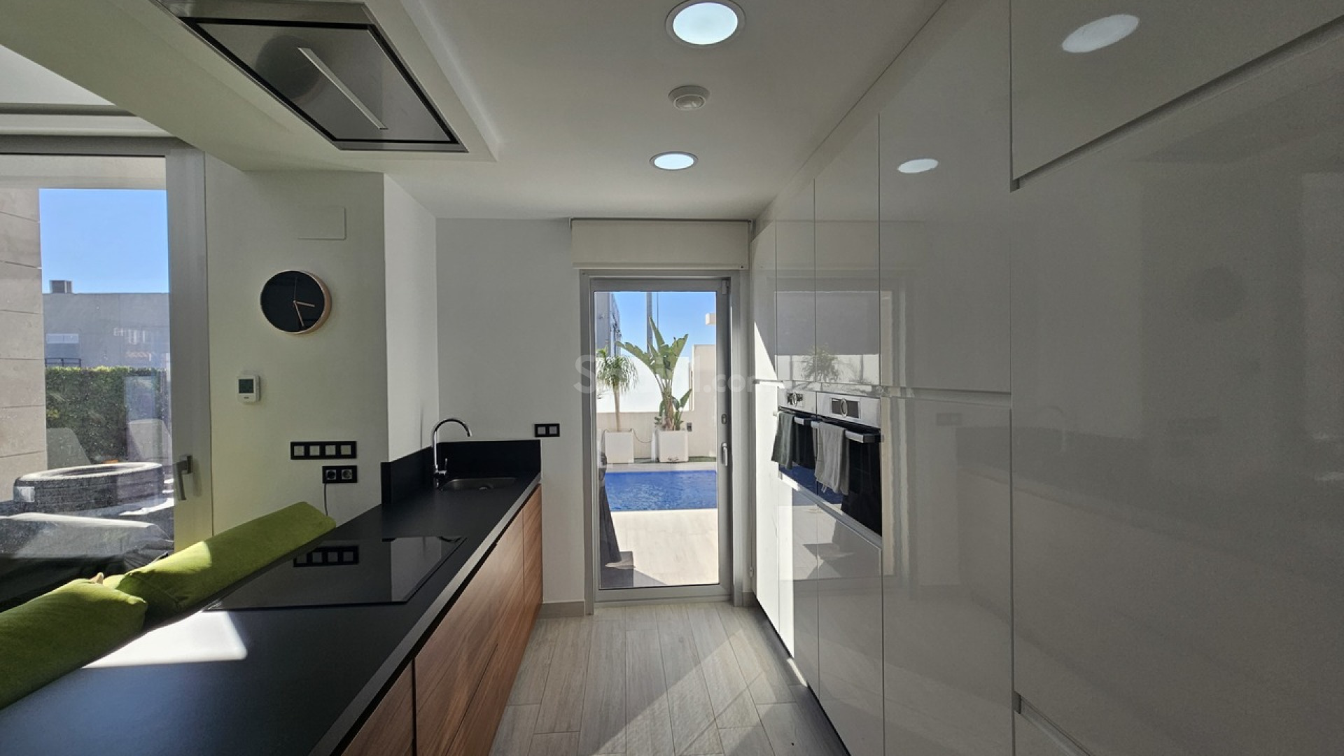 Resale - Villa -
Cabo Roig