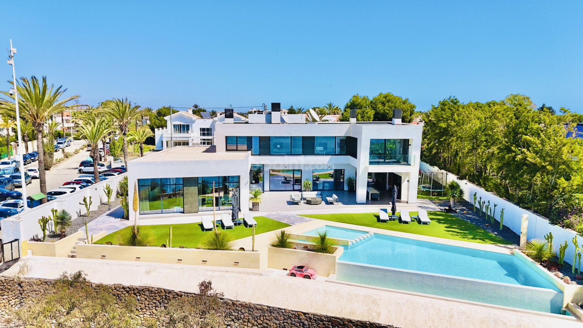 Resale - Villa -
Cabo Roig
