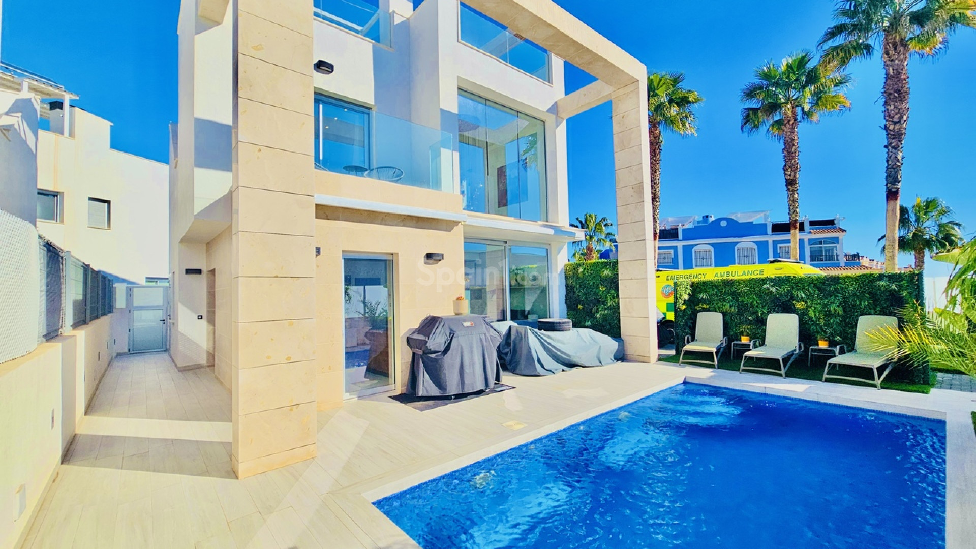 Resale - Villa -
Cabo Roig